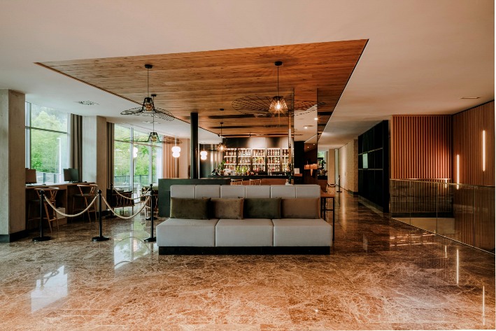 Radisson Hotel W & S