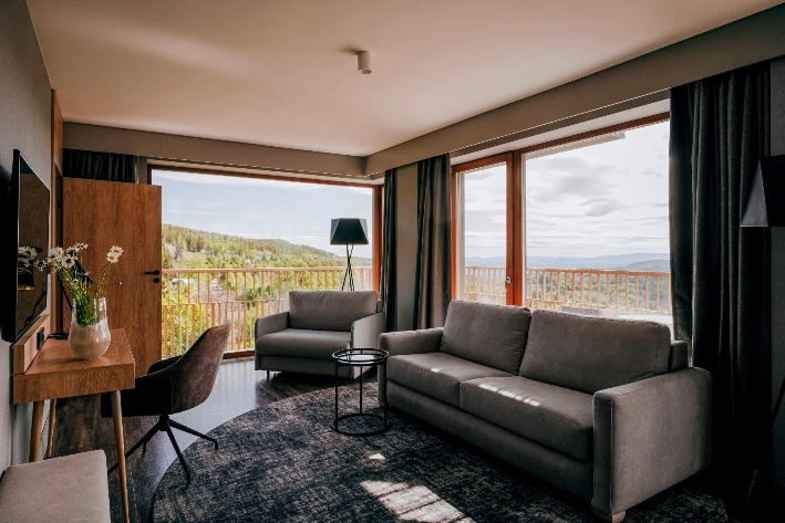 Radisson Hotel W & S