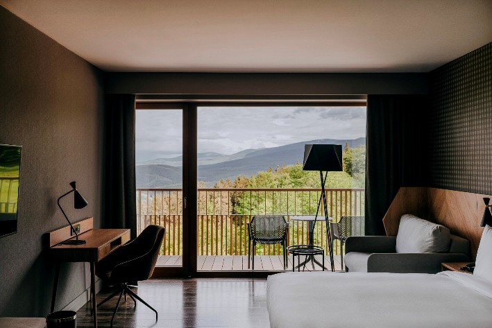 Radisson Hotel W & S