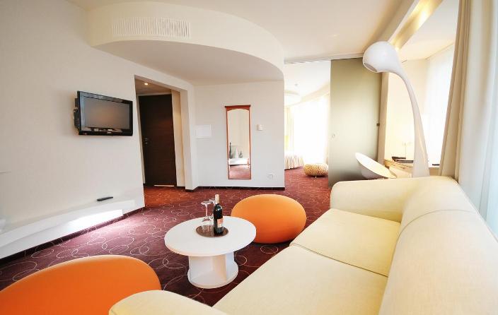 Senator Hotel & Spa W & S